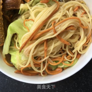 包菜虫草花鸽汤面的做法步骤：8