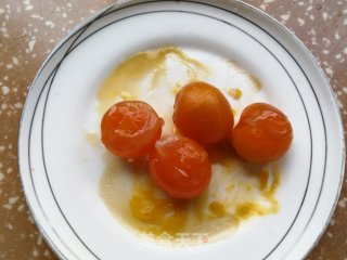 咸蛋黄炒虾仁的做法步骤：2