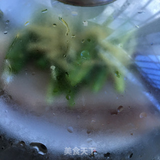 小葱蒸鲈鱼的做法步骤：5