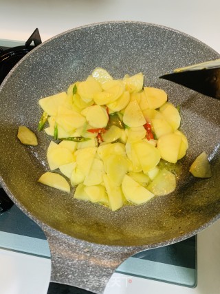 尖椒土豆片的做法步骤：3