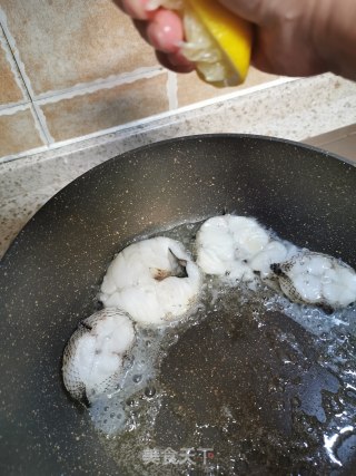 香煎鳕鱼的做法步骤：4
