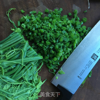 炝拌南瓜苗的做法步骤：5