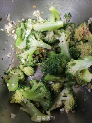 蒜末凉拌西兰花的做法步骤：3