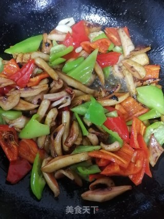 彩椒炒鱿鱼的做法步骤：8