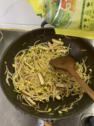 黄豆芽火腿炒豆干的做法步骤：10