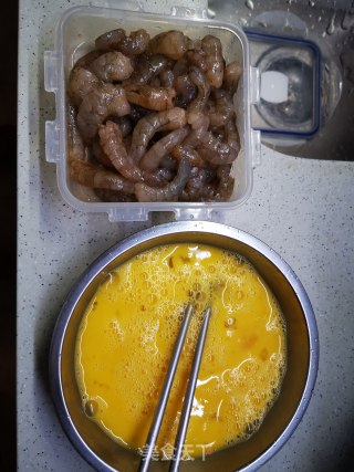 虾仁炒蛋的做法步骤：1