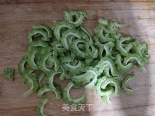 苦瓜拌咸鸭蛋的做法步骤：4