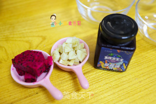 8个月以上辅食酸奶水果冰棒的做法步骤：1