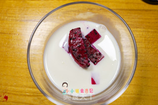 8个月以上辅食酸奶水果冰棒的做法步骤：2