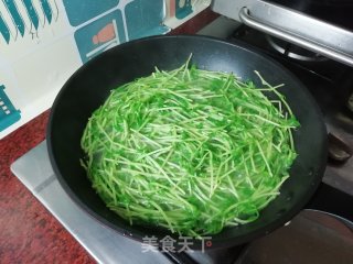 蛋丝拌豌豆苗的做法步骤：5