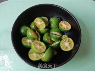百香果青柠蜂蜜茶的做法步骤：2