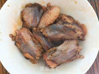 烧鸡翅的做法步骤：1