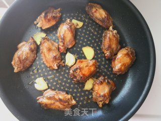 烧鸡翅的做法步骤：2