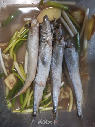 香煎多春鱼的做法步骤：1