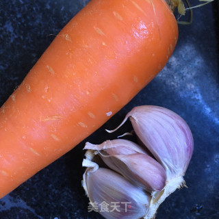 凉拌豇豆胡萝卜花的做法步骤：2