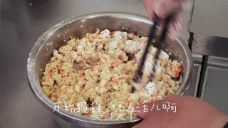 酥脆鲜嫩的炸豆腐丸子（声明：菜谱由视频剪辑而成）的做法步骤：7