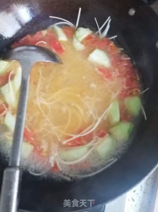 丝瓜番茄鸡蛋面的做法步骤：3