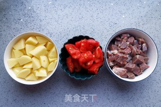 西红柿土豆炖牛肉的做法步骤：1