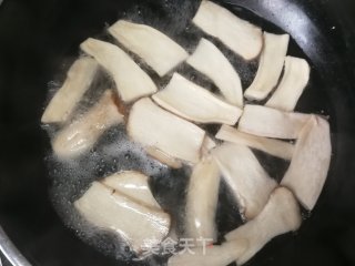 杏鲍菇炒粉条的做法步骤：2