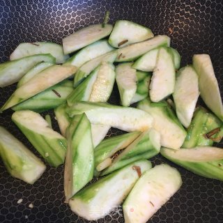 玉脂豆腐虾皮丝瓜汤的做法步骤：4