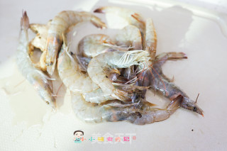 10个月以上辅食茄汁大虾的做法步骤：1