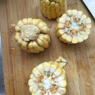 玉米虫草花炖鸽子的做法步骤：1