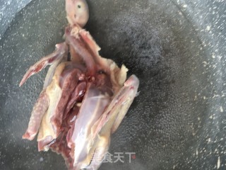 玉米虫草花炖鸽子的做法步骤：7