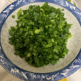 家常葱油饼的做法步骤：2