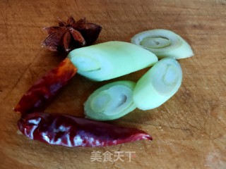 肉片豆腐炒圆白菜的做法步骤：2