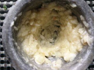 荆芥黄瓜凉饸饹的做法步骤：3