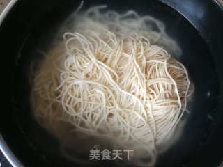 荆芥黄瓜凉饸饹的做法步骤：8