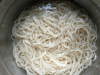 荆芥黄瓜凉饸饹的做法步骤：10
