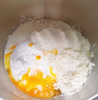 火龙果蝴蝶结面包的做法步骤：5