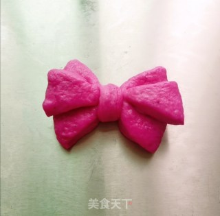 火龙果蝴蝶结面包的做法步骤：21