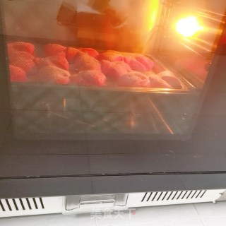 火龙果蝴蝶结面包的做法步骤：25