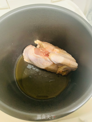 电饭煲蒸鸡的做法步骤：2