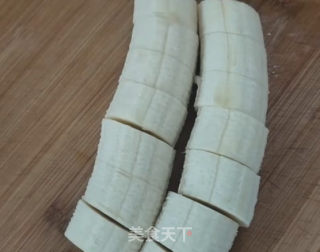 酥皮香蕉的做法步骤：1