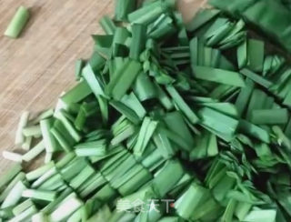 韭菜煎蛋的做法步骤：1