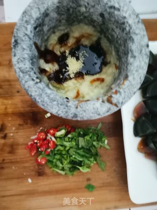皮蛋拌豆腐的做法步骤：3