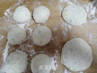 槐花发面层饼的做法步骤：6