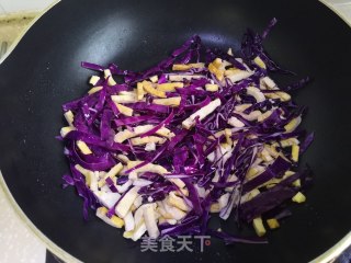 紫甘蓝炒豆腐的做法步骤：3