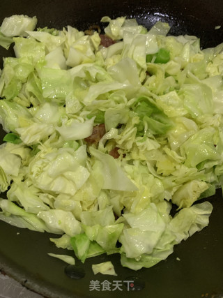 腊肠炒圆白菜的做法步骤：5