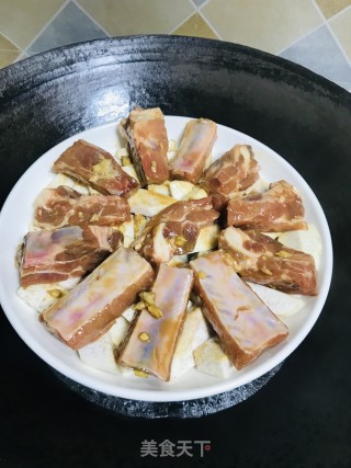 芋头蒸排骨的做法步骤：3