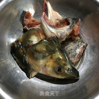 鱼头豆腐汤的做法步骤：1