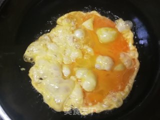 葫芦炒鸡蛋的做法步骤：3
