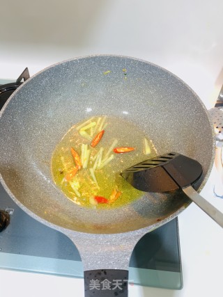 榨菜炒肉丝的做法步骤：1