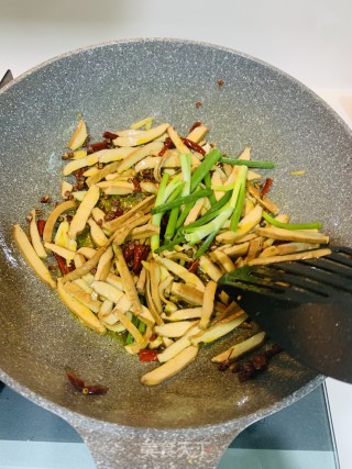 麻辣豆干的做法步骤：4