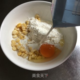 奶香玉米烙的做法步骤：2