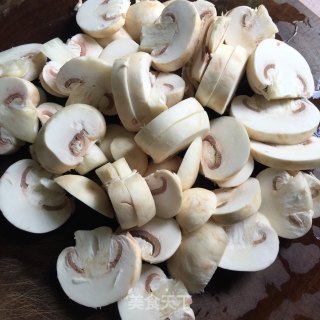 蚝油鲜蘑菇的做法步骤：2