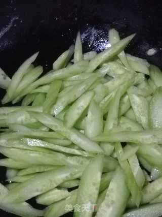 黄瓜炒鸡蛋的做法步骤：5